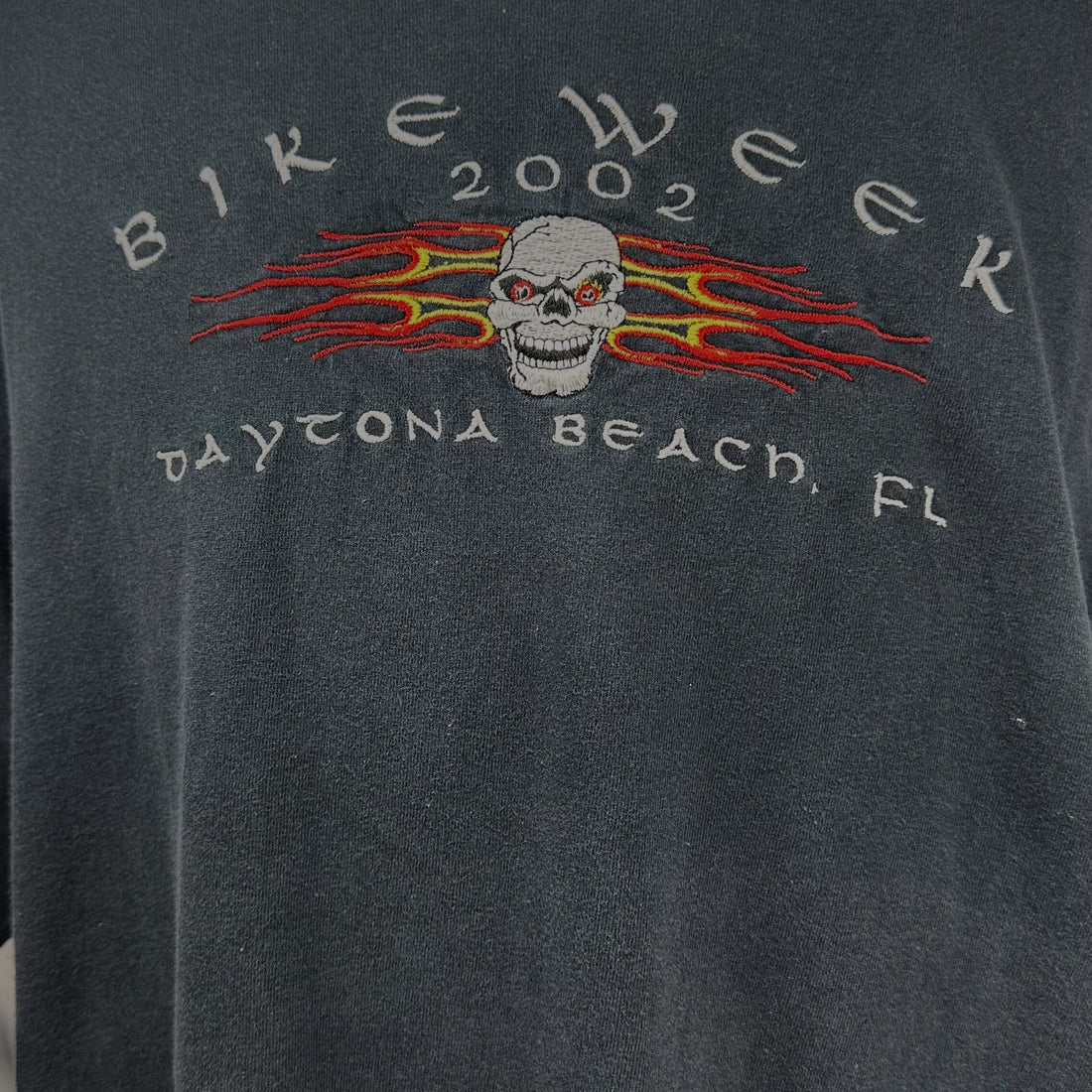 2002 DAYTONA BEACH BIKE WEEK FLAME SKULL 2XL 胸のプリント アップ