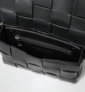 BOTTEGA VENETA BLACK CROSSBODY BAGS