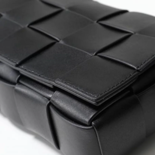 BOTTEGA VENETA BLACK CROSSBODY BAGS
