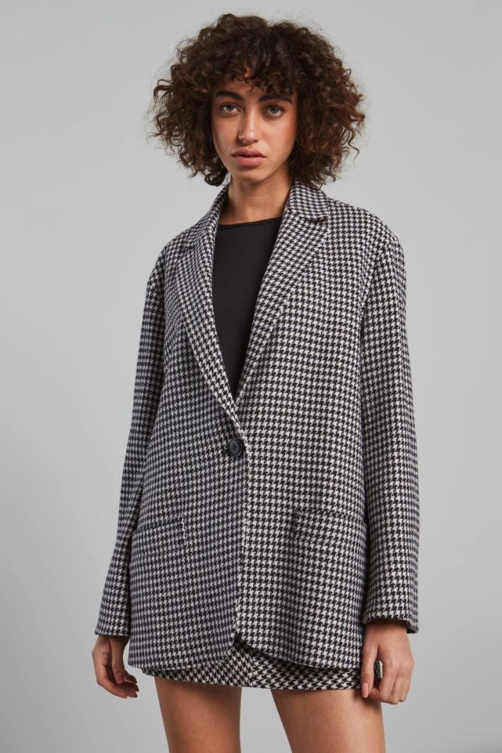 BROCHURE Oversized wool mat blazer