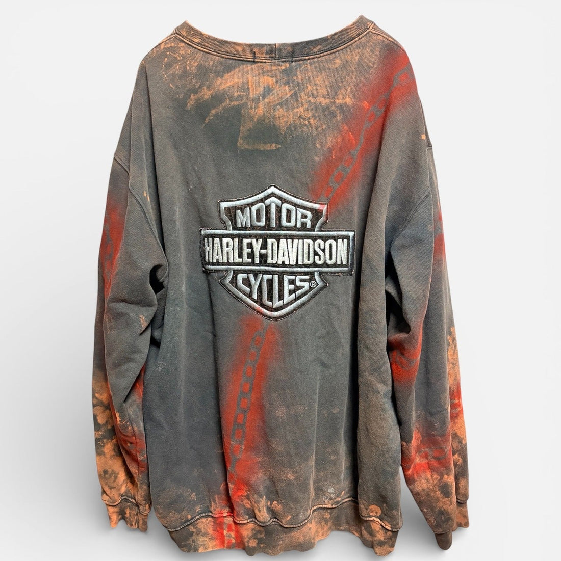 Bleach-wash sweatshirt with chain pattern