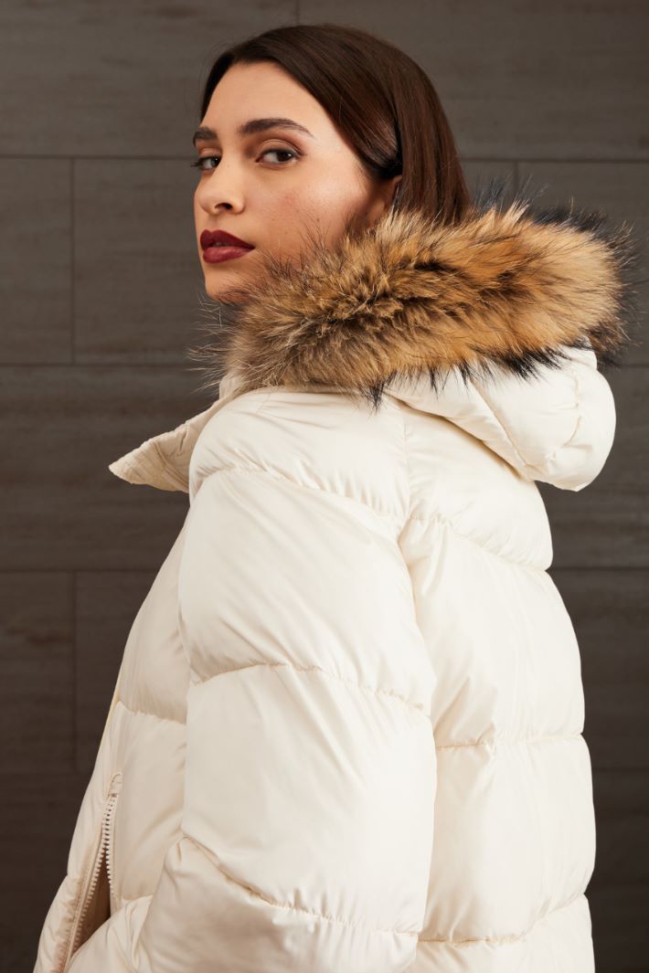 DIFFUSIONETESSILE/INTREND/1ORSOLA/Short padded jacket with hood/BIANCO PANNA