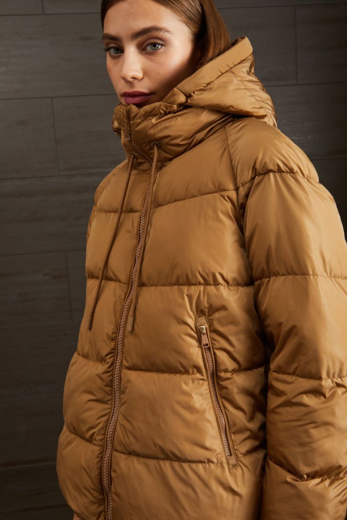 DIFFUSIONETESSILE/INTREND/1ORSOLA/Short padded jacket with hood/CAMMELLO