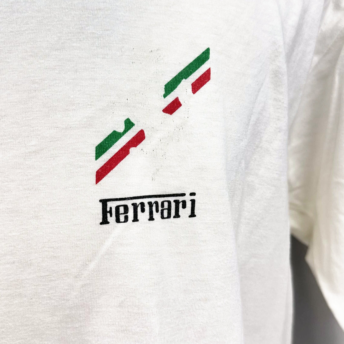 FERRARI LOGO FORBEE MANAGEMENTS M 胸のロゴ アップ