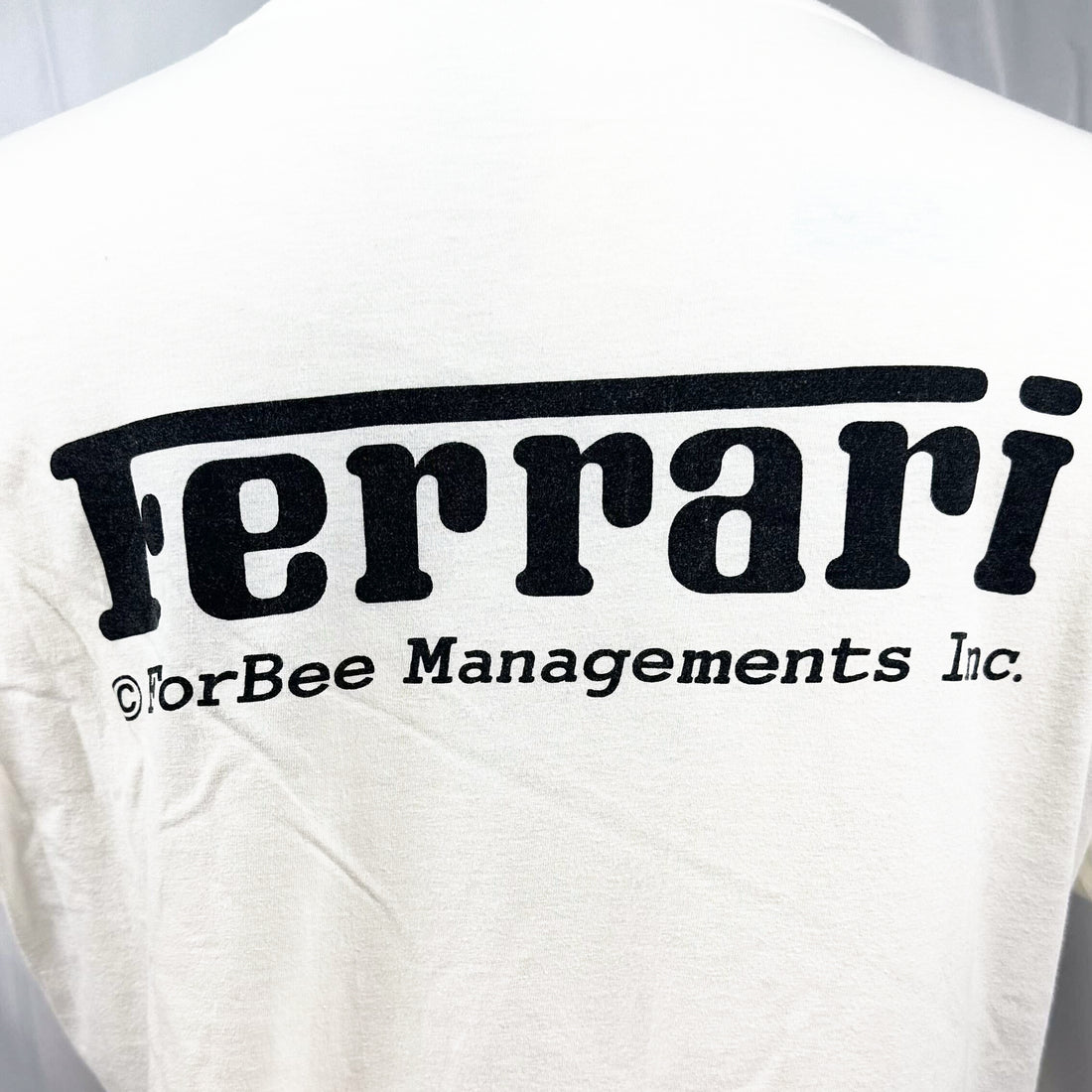 FERRARI LOGO FORBEE MANAGEMENTS M 背面ロゴ アップ