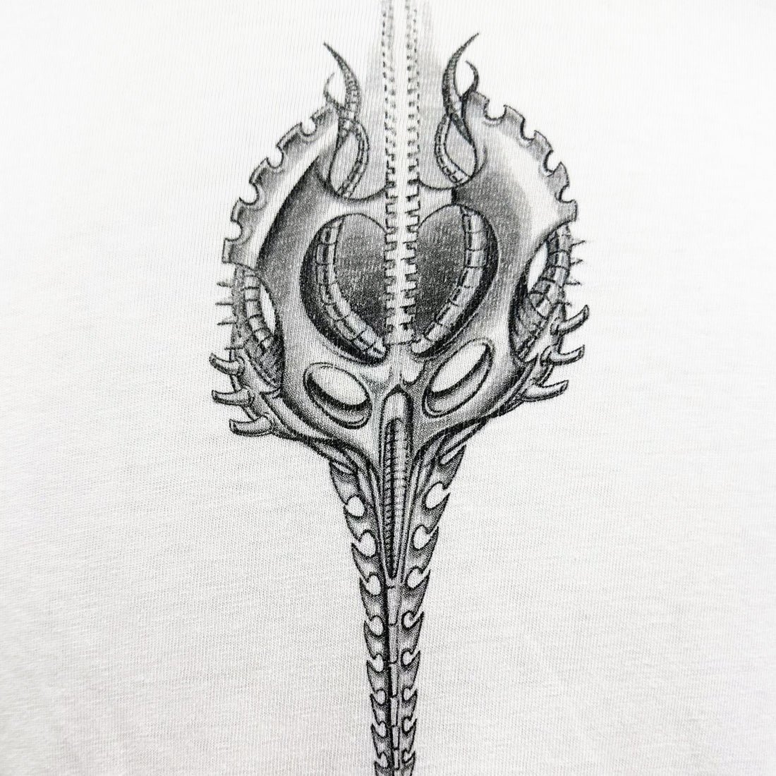 HYPERLITE BIOMECH GRAPHIC TEE M 正面プリント アップ