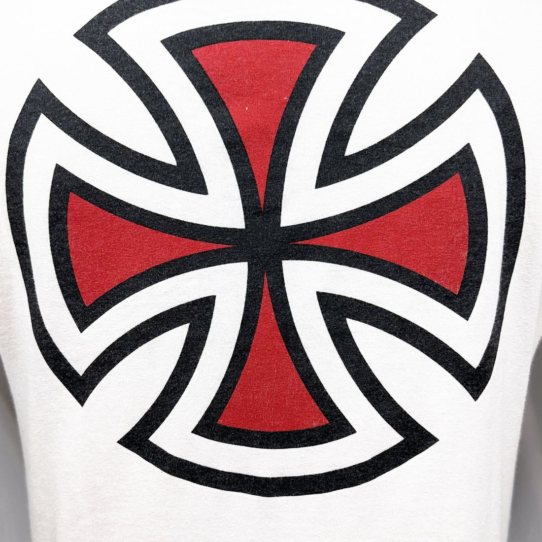 INDEPENDENT TRUCK CO IRON CROSS S 背面プリント アップ