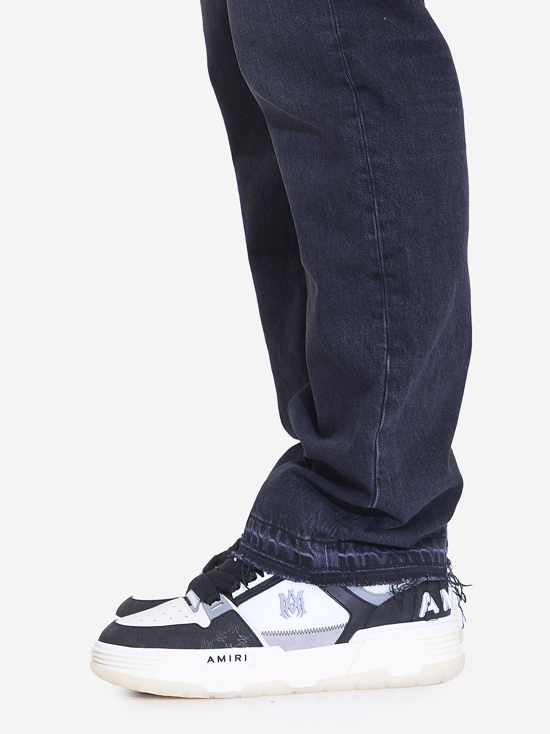 Released hem jeans