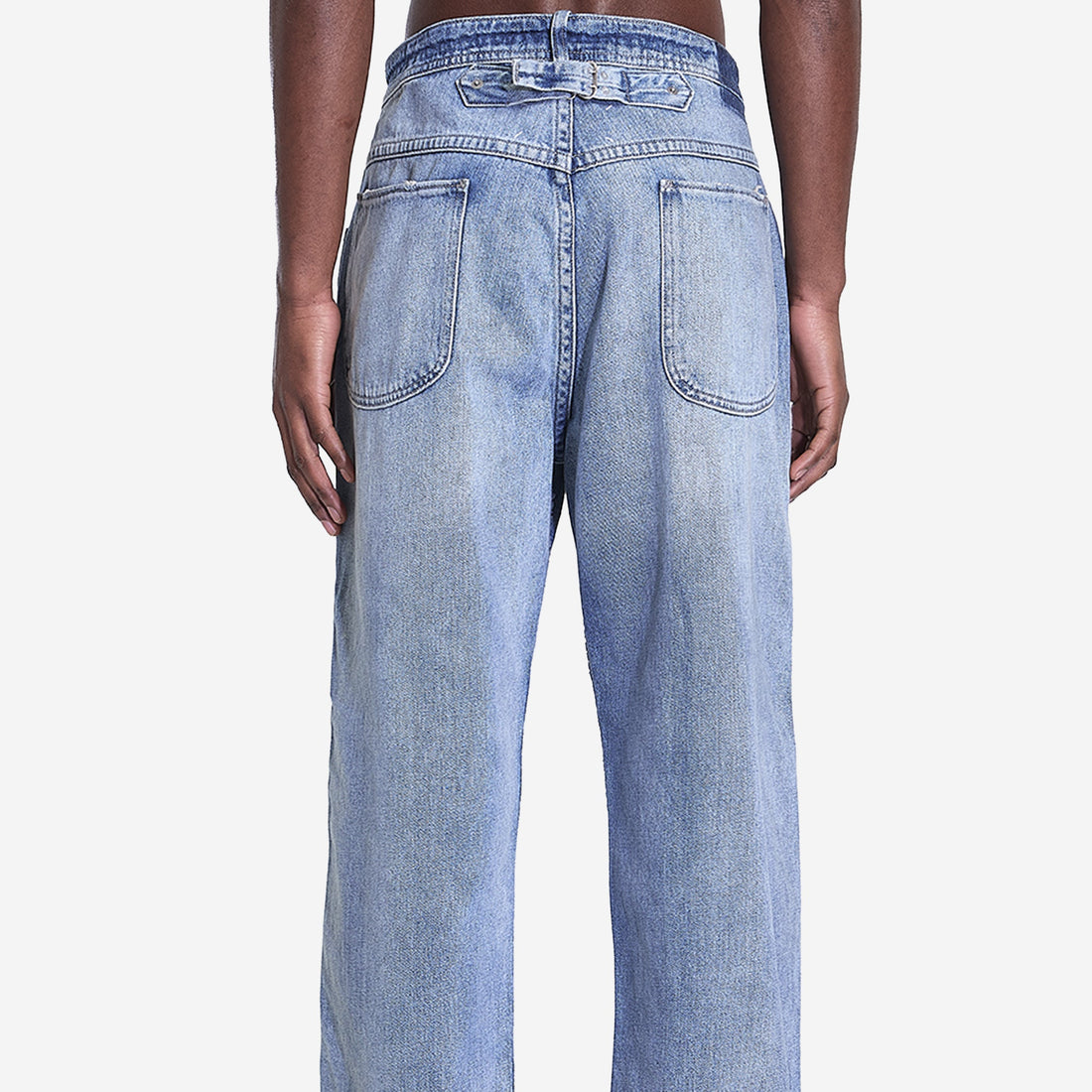 Jeans with buckle