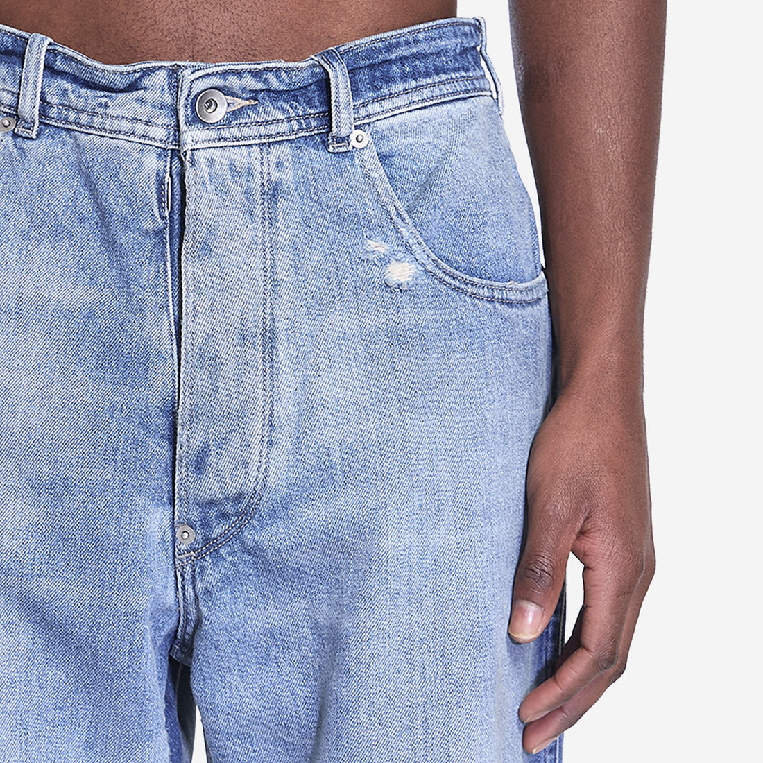 Jeans with buckle