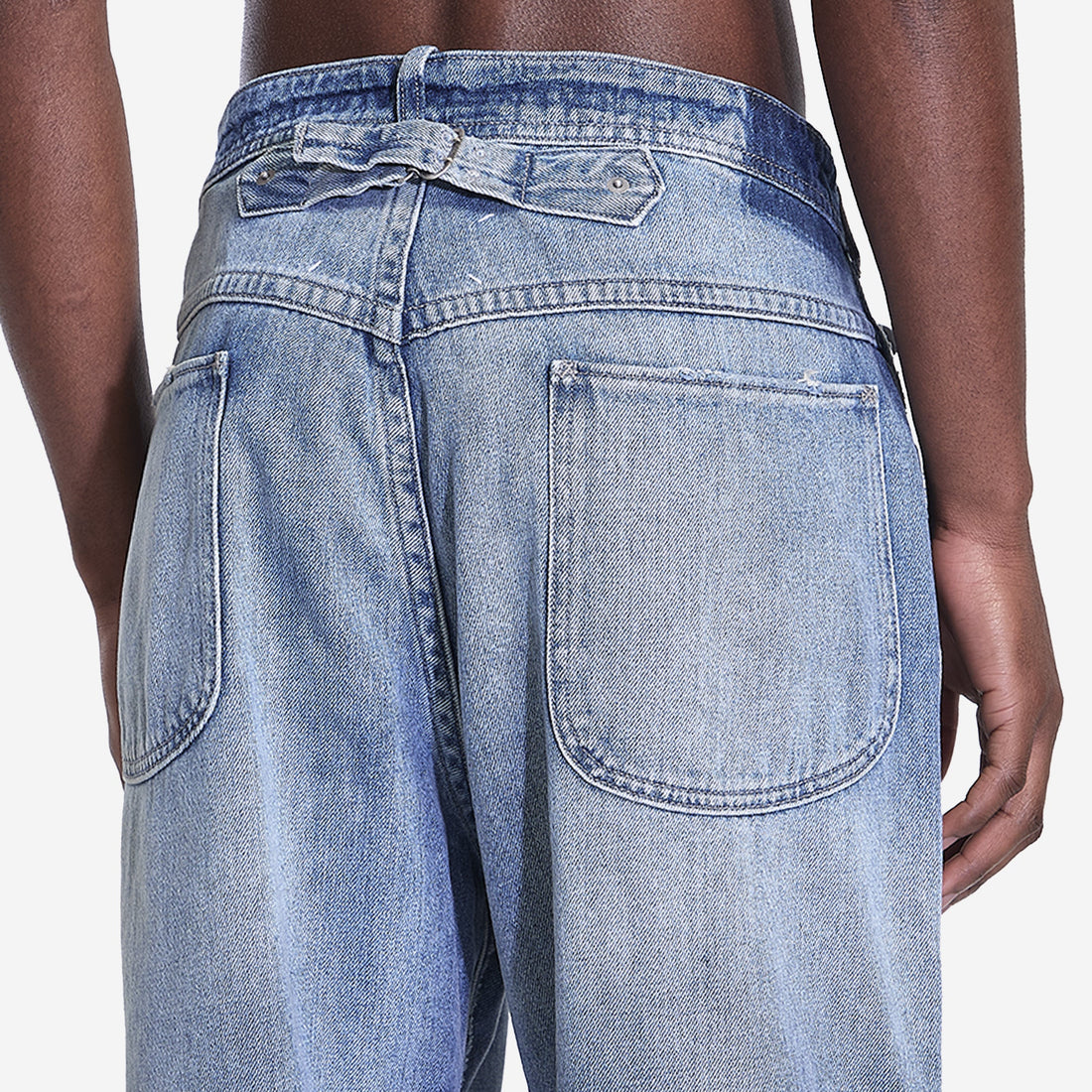 Jeans with buckle