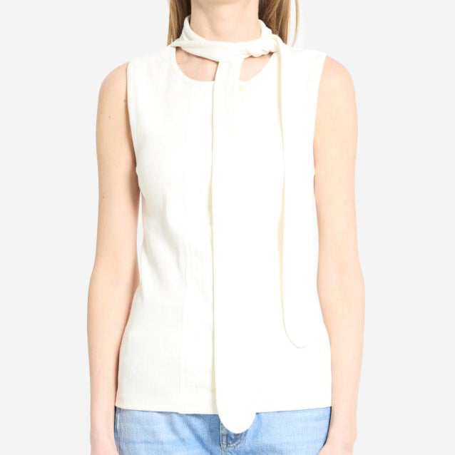 Asymmetrical fitted top