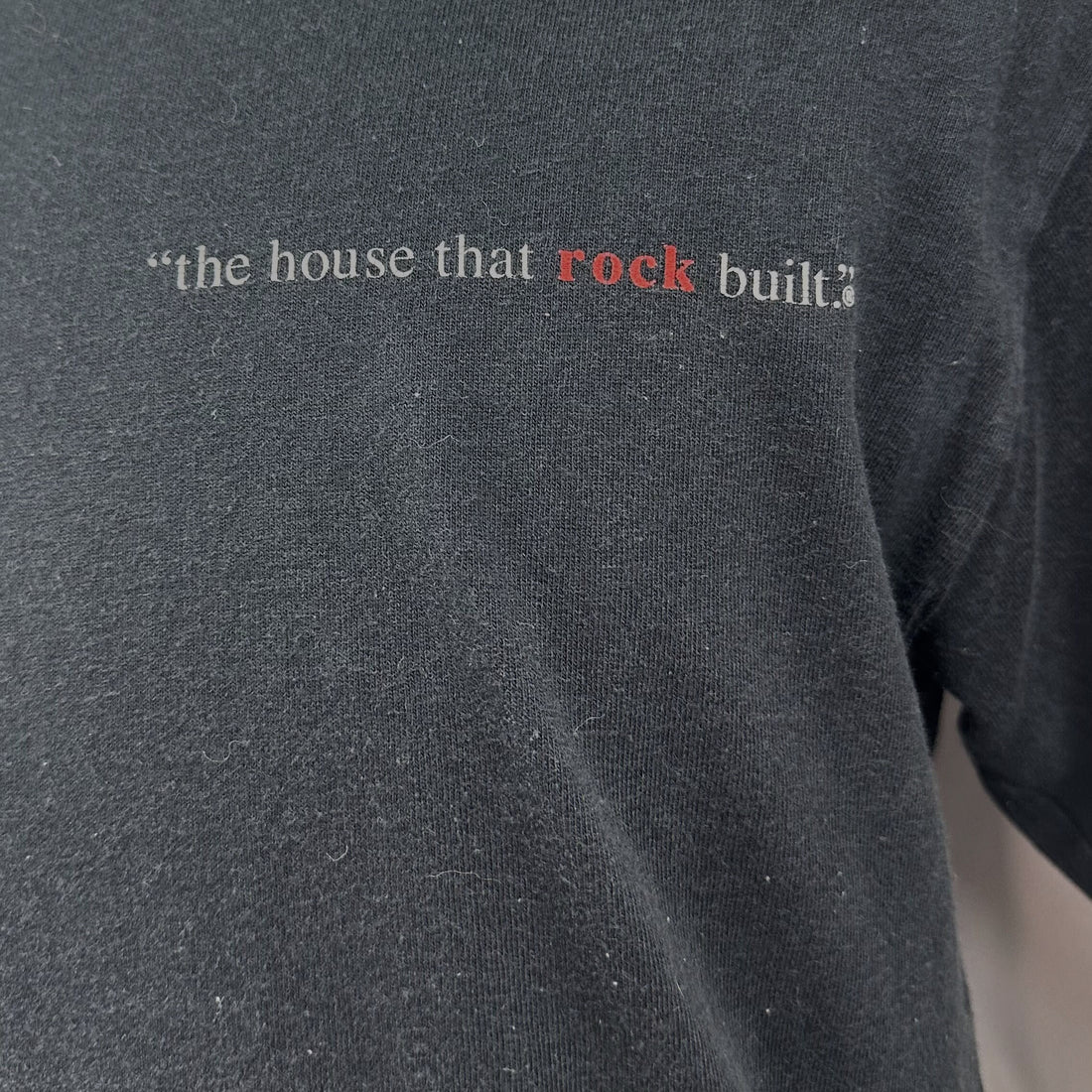ROCK AND ROLL HALL OF FAME THE HOUSE THAT ROCK BUILT M 胸の文字 アップ
