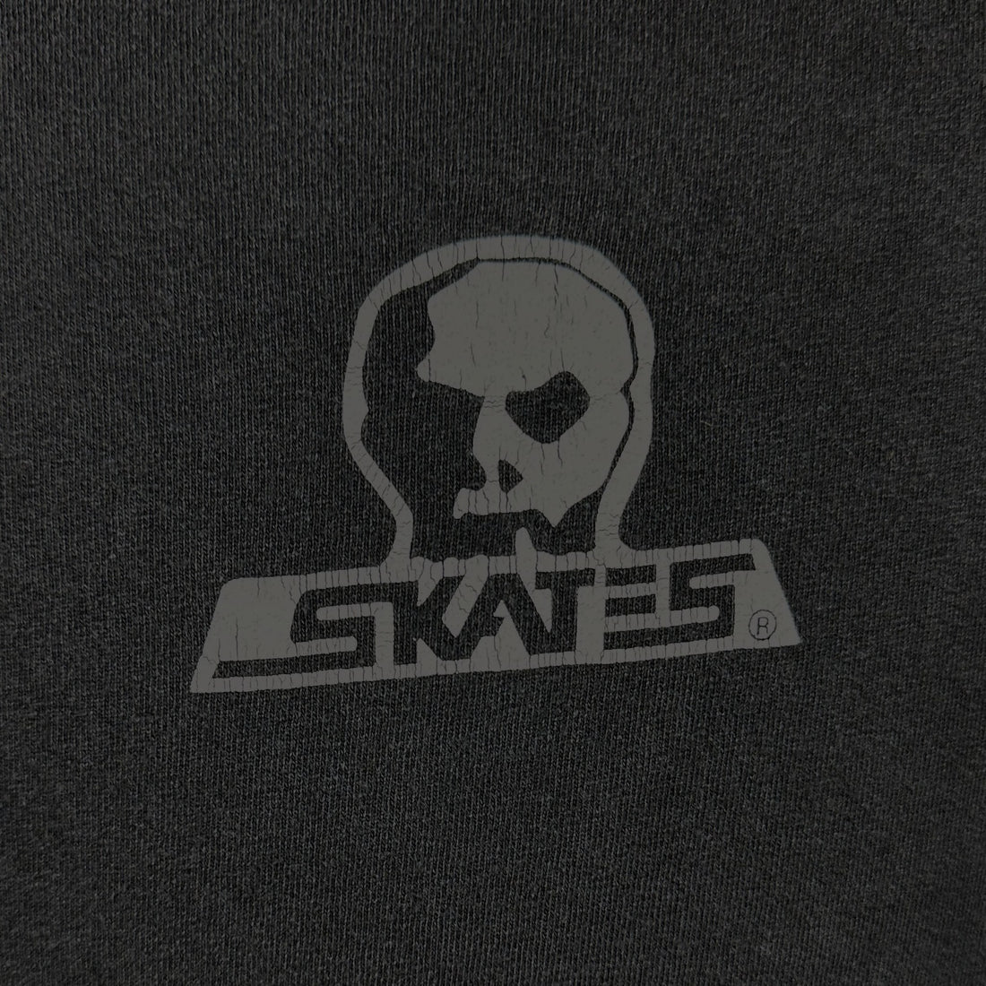SKATES SKULL LOGO M 胸元プリント アップ