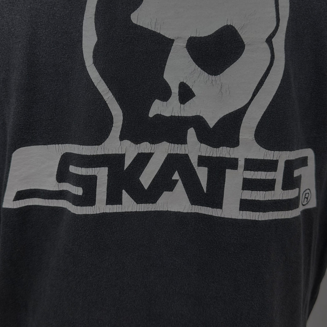 SKATES SKULL LOGO M 背面プリント アップ
