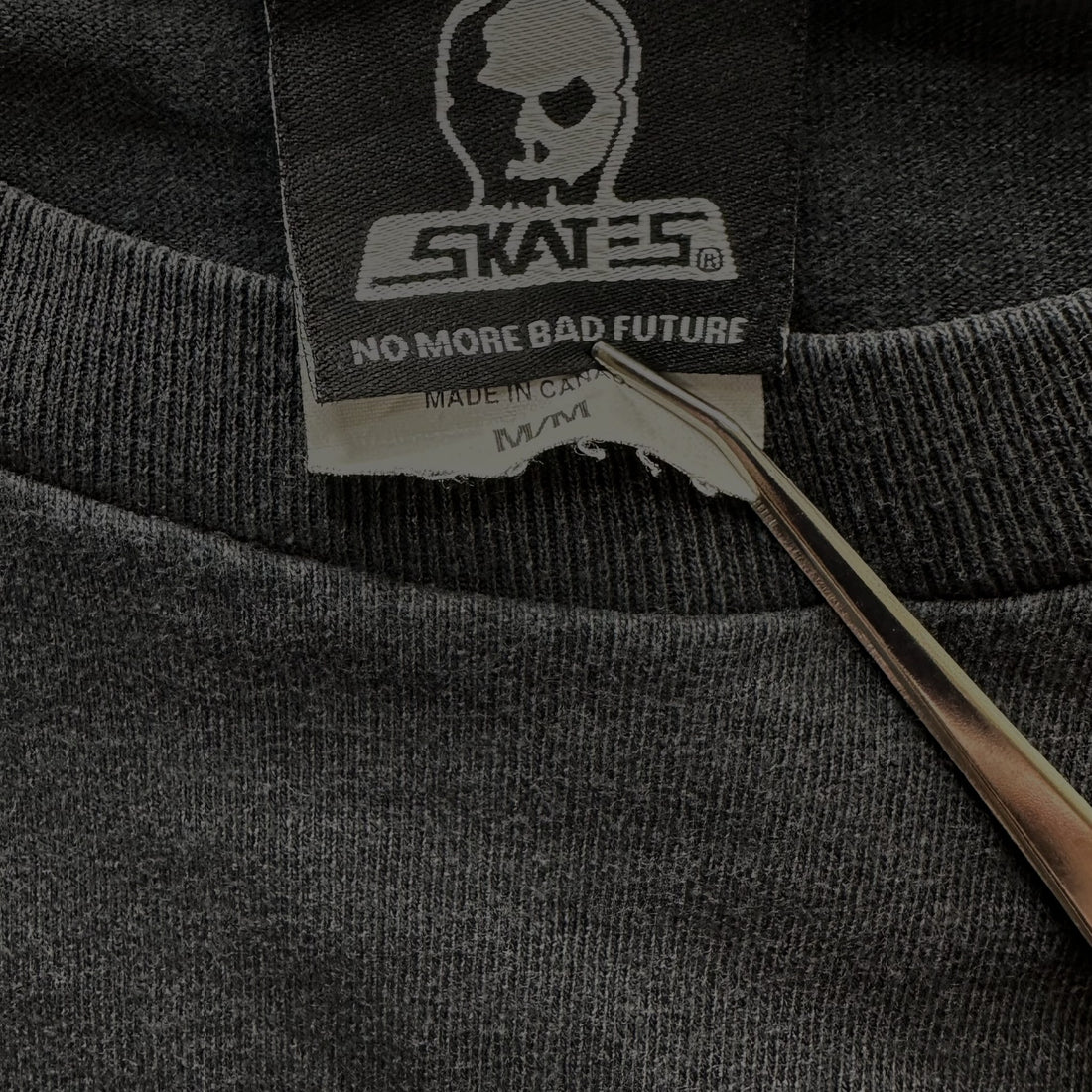 SKATES SKULL LOGO M SKATES ネックタグ