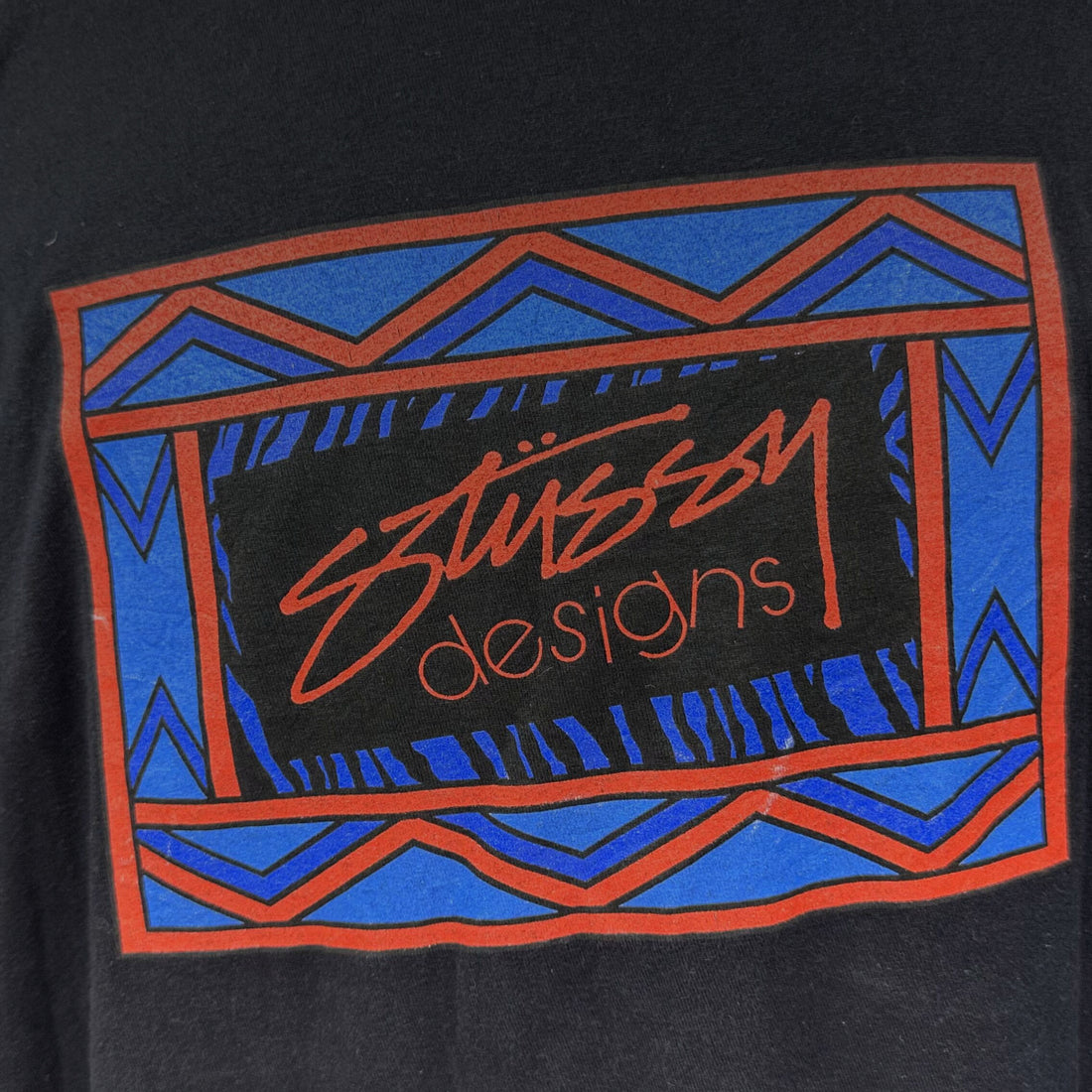 STUSSY DESIGNS SS LINK NO.4 L 正面ロゴ アップ