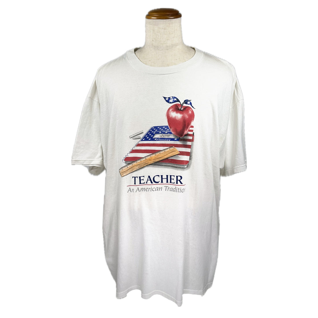 TEACHER AN AMERICAN TRADITION APPLE FLAG 2XL 正面 TEACHER プリント