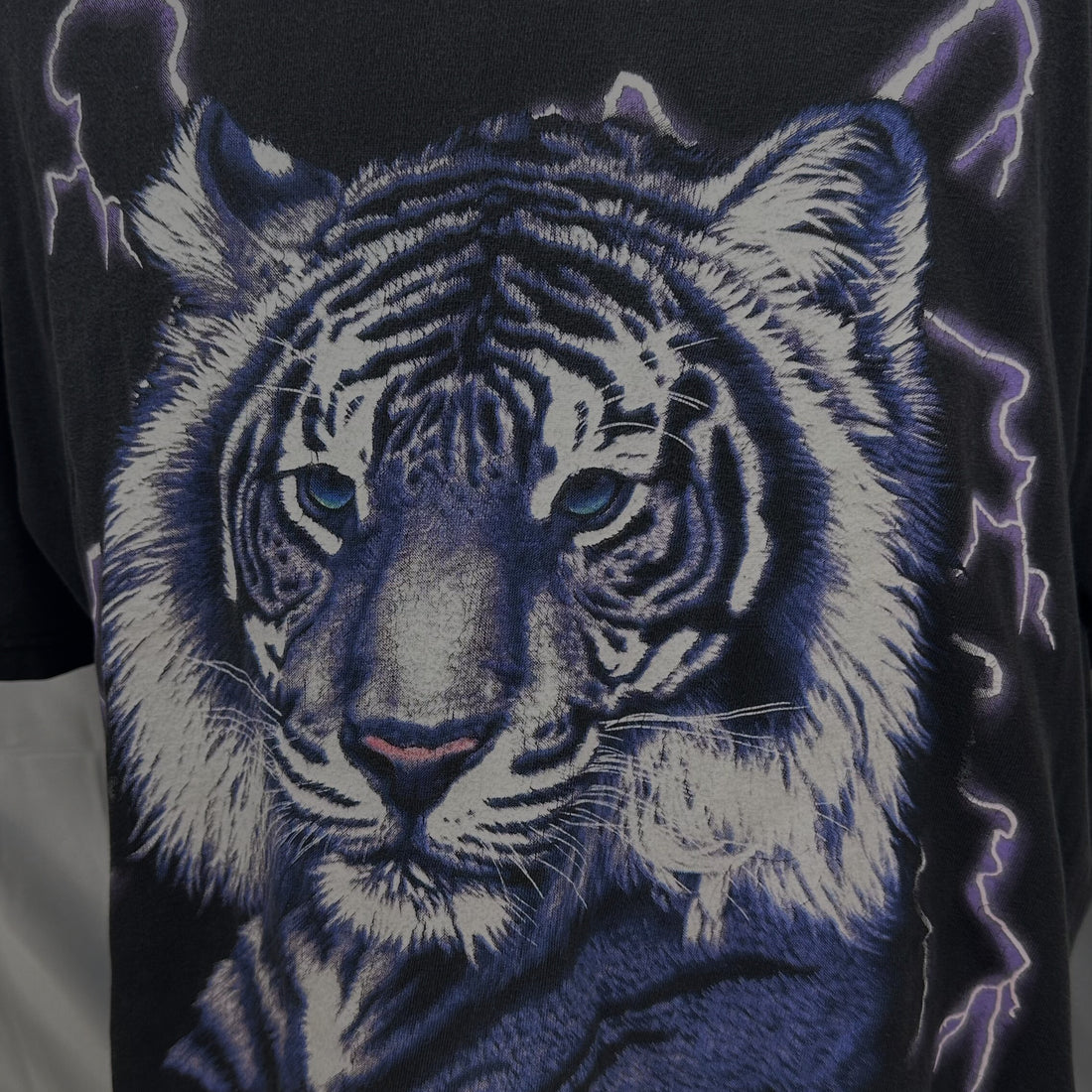 THUNDER SPORTSWEAR WHITE TIGER LIGHTNING L 正面プリント アップ